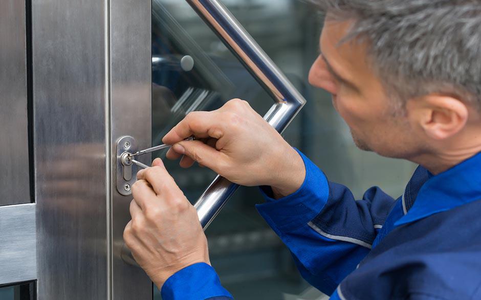 ouvrir une porte sans clé Paris 20