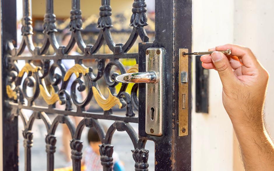 ouvrir une porte avec un trombone Arpajon