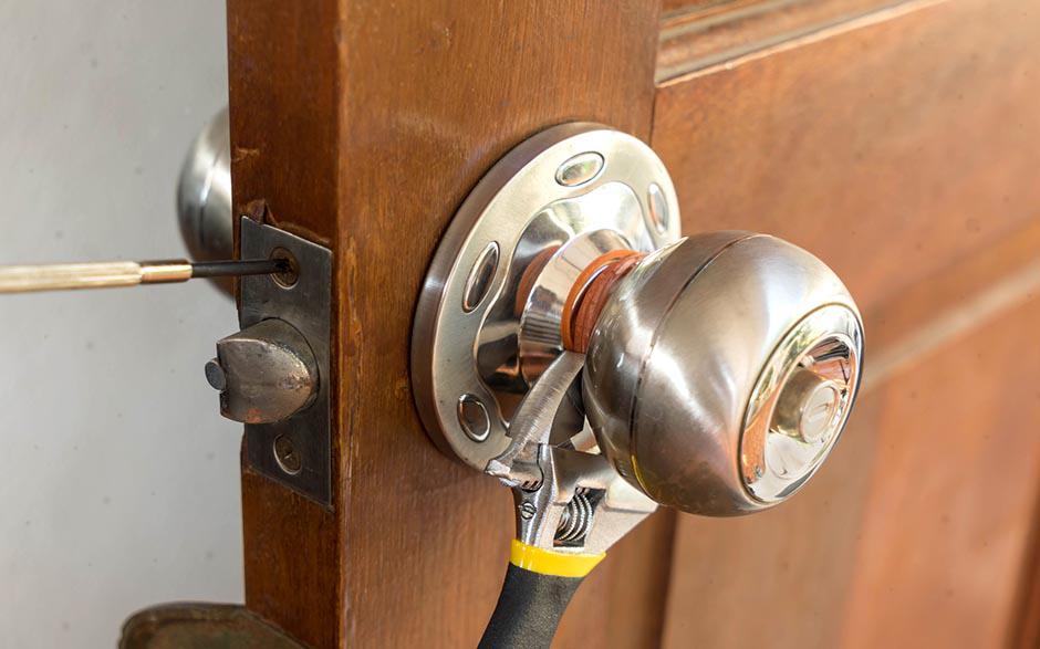 ouvrir une porte avec un trombone Arpajon